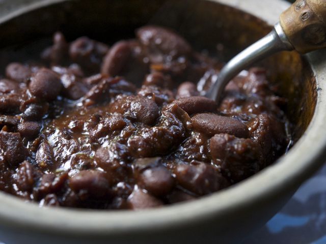 https://gluttonforlife.com/uploads/1200012/1340558414311/baked-beans-790-xxx.jpg